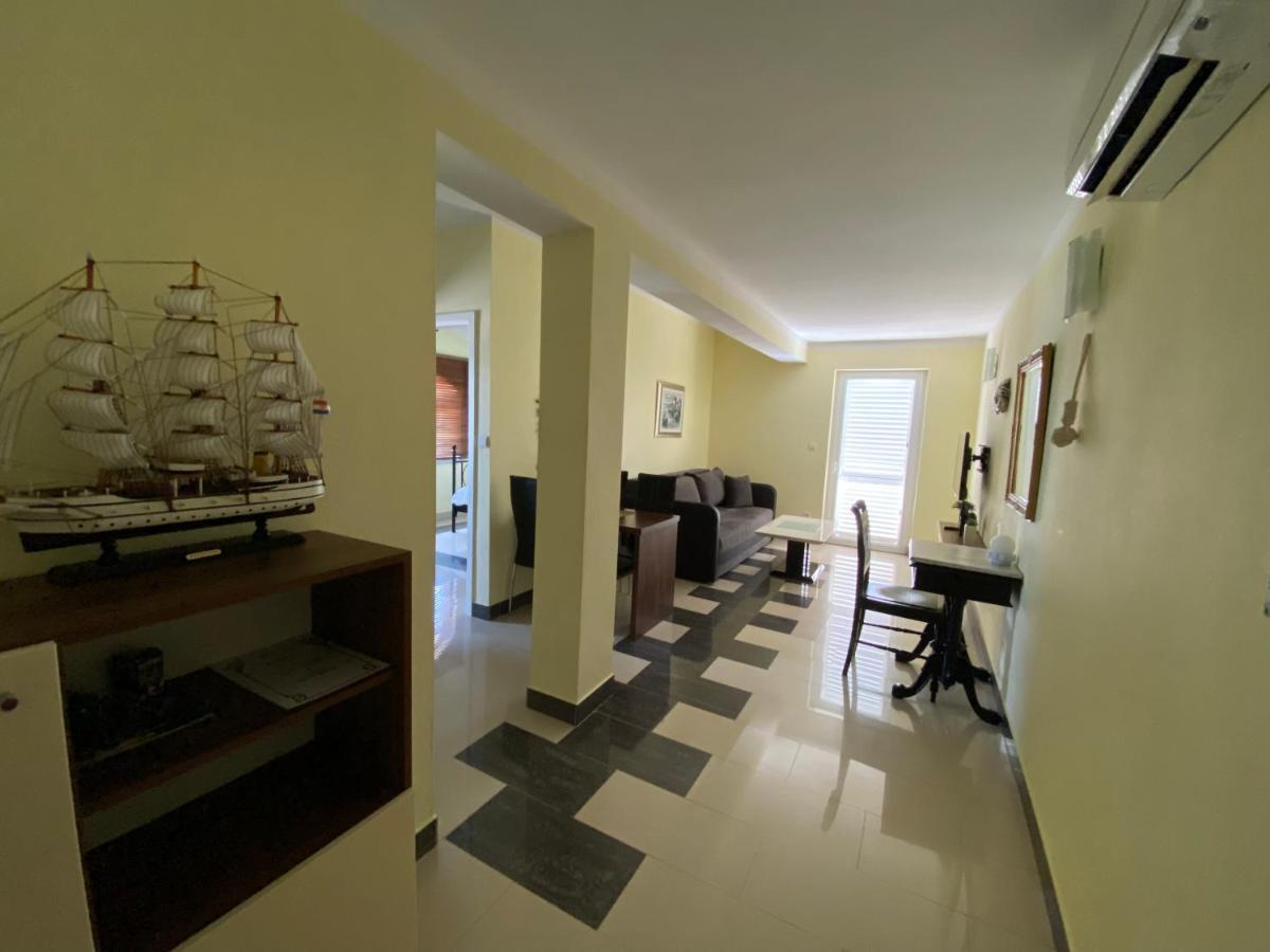 Apartments Villa Lora Kraj  Exterior foto